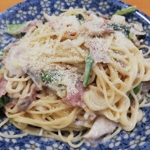 レンチンだけ！小松菜とベーコンのクリームパスタ